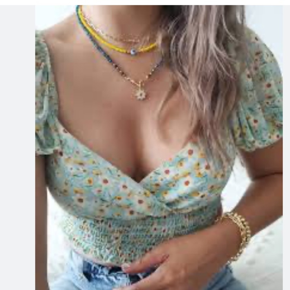 PacSun green ditsy floral print V-neck crop top with puff sleeves and smocked